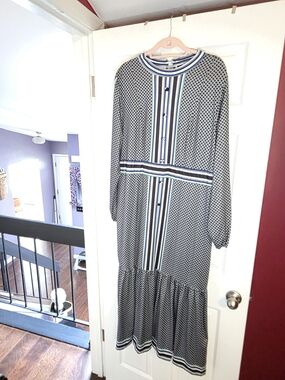 SHEIN Black and White Geometric Stripe Long Sleeve Maxi Dress
